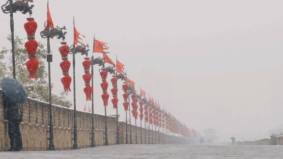 西安古城墙在雪中中国