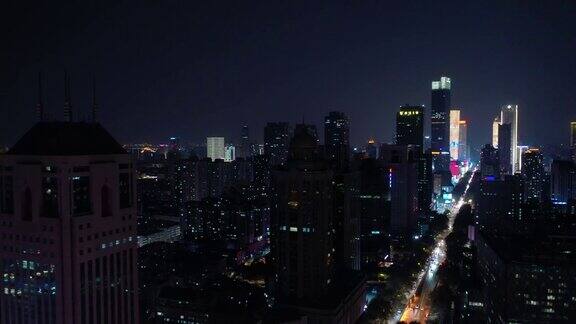夜景照亮了南京市中心市区交通街道航拍全景4k中国
