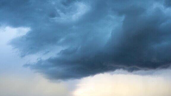 夕阳下暴雨