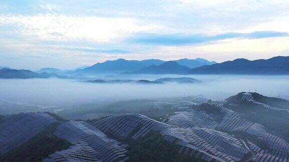 早上在山顶建太阳能发电厂