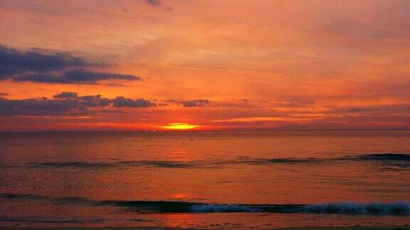 普吉岛卡隆海滩的日落风景