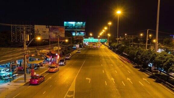 ZIZO五颜六色的夜间交通曼谷泰国