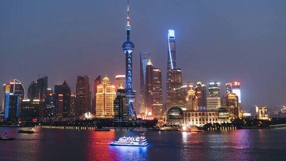 TD上海市中心白天到晚上的过渡上海中国