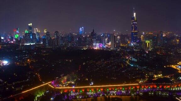 夜景照亮了南京城墙