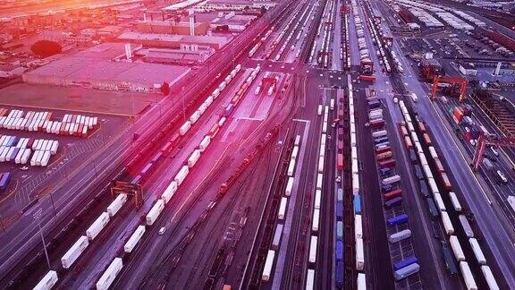 工业船坞的货运列车-架空