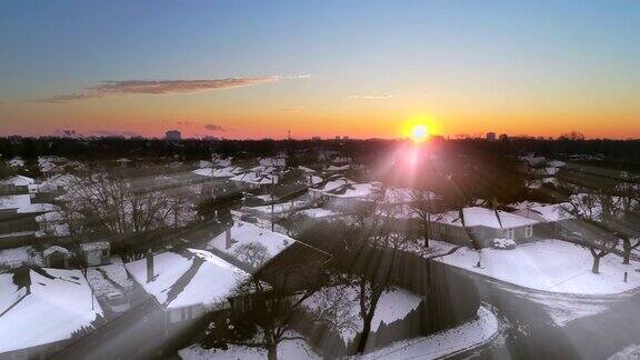 城市上空冬日的日出