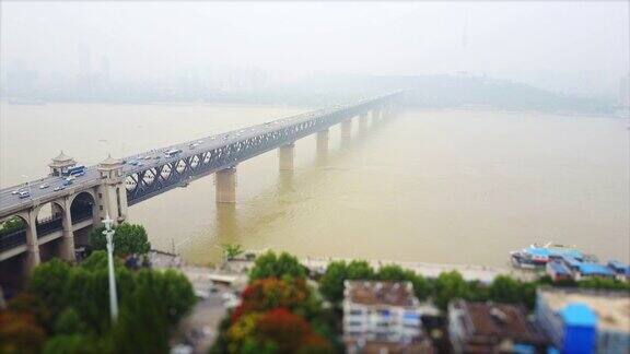 白天武汉市交通长江大桥生活街区空中俯视图4k倾斜移位中国
