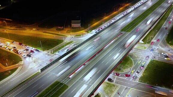 超延时延时的汽车交通运输的环形回旋道路无人机鸟瞰图绕圈飞行角度高公共交通或通勤城市生活