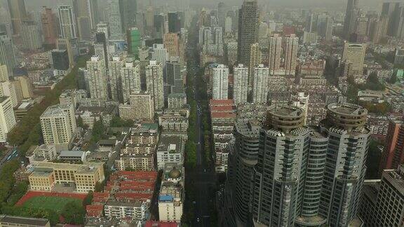 晴天雾霾南京市区交通街道航拍全景4k中国