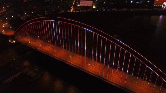 夜光照亮武汉市内著名的交通大桥航拍4k中国全景