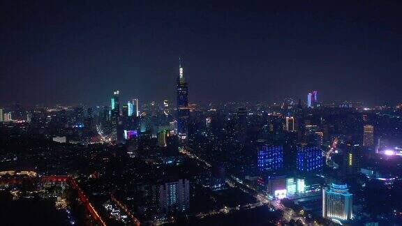 南京夜光飞行在湖滨墙公园市中心塔空中全景