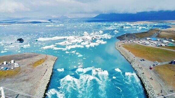 Jokulsarlon冰川泻湖的自然冰山模式和形成的鸟瞰图