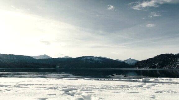 冬天的风景冻湖