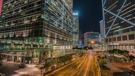 香港的摩天大楼和夜间的交通