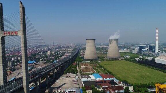 中国上海燃煤电站的实时鸟瞰图
