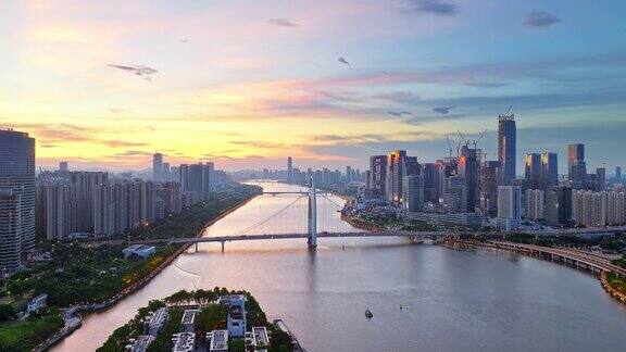 鸟瞰城市建筑和珠江日落在广州中国