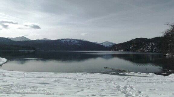 冬天的风景冻湖