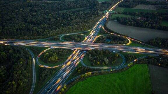 高速公路或高速公路在夜间-Hyperlapse