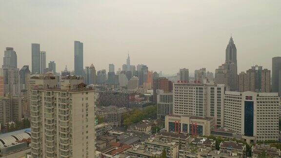 白天飞行在南京城市景观鸟瞰图4k中国