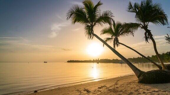 多米尼加共和国海滩上日出的时间间隔