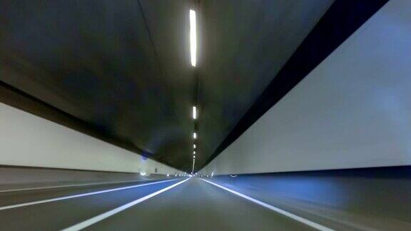 高速通过隧道优势上升车辆拍摄