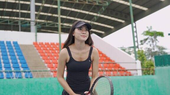 亚洲网球运动员打网球
