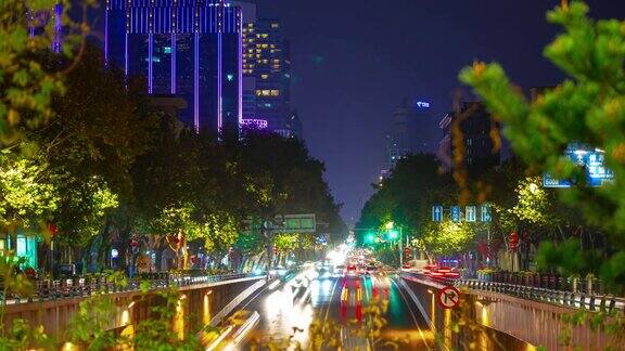 南京市中心夜间照明交通街道隧道时间推移全景4k中国