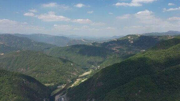鸟瞰福建杨家河风景名胜区的山谷和河流