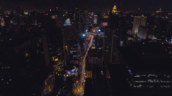 鸟瞰图:曼谷商务中心夜间