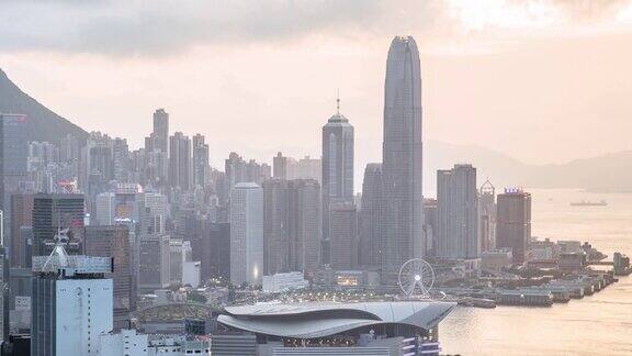 延时:空中香港城市景观在黄昏放大4k视频