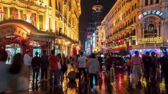 4k时间流逝:游客人群在南京路购物街的夜晚与反思中国上海