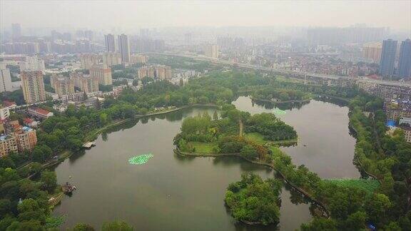 雾天武汉城市景观湖泊航拍全景4k中国