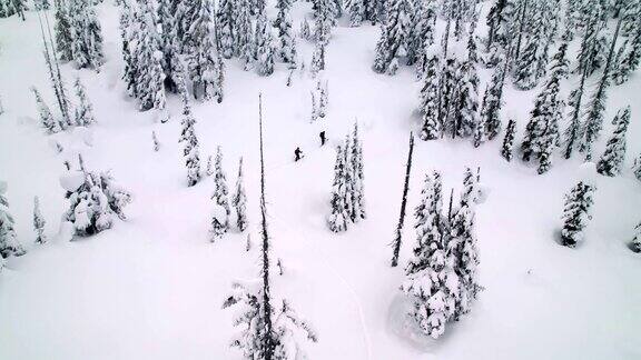 滑雪旅行的无人机镜头
