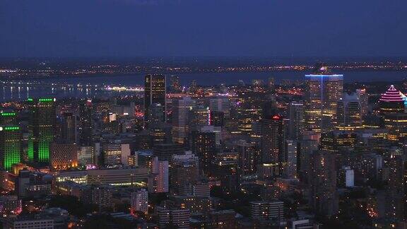 蒙特利尔魁北克航拍v26低飞在市中心黄昏与城市景观的视角