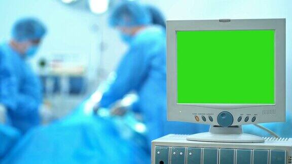 手术室配备绿屏监护仪的4K心脏监护仪