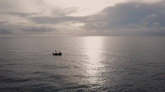 泰国蓓查武里海湾的船的航拍