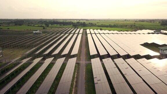 鸟瞰图太阳能农场亚洲泰国