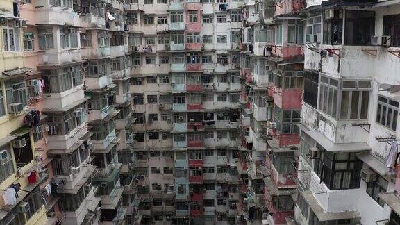 空中飞行香港公寓在白天