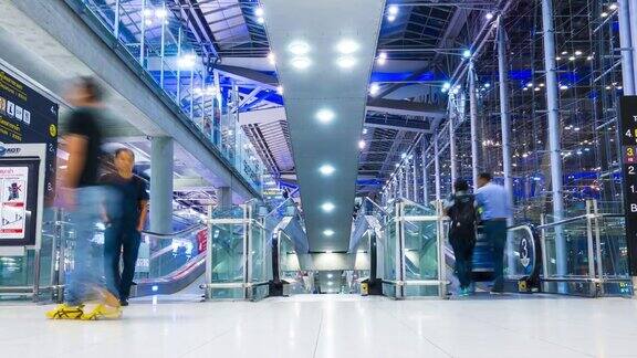 泰国素万那普机场自动扶梯的时间流逝