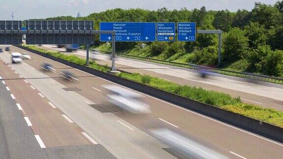德国A5高速公路上的交通堵塞-时间流逝