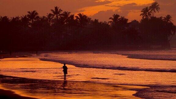 海滩日出:斯里兰卡南部