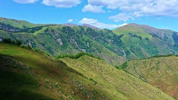 新疆青山自然风光鸟瞰图