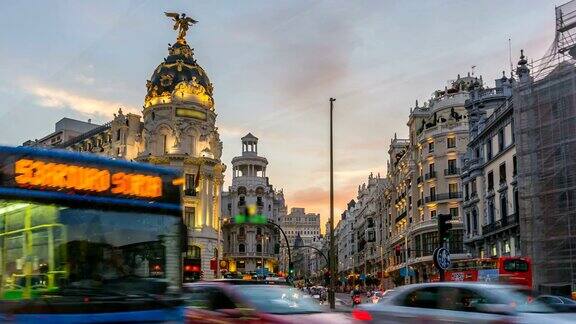 西班牙马德里市中心黎明时分