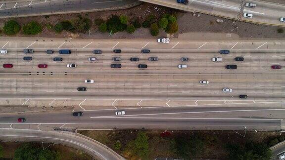 高速公路上的交通状况