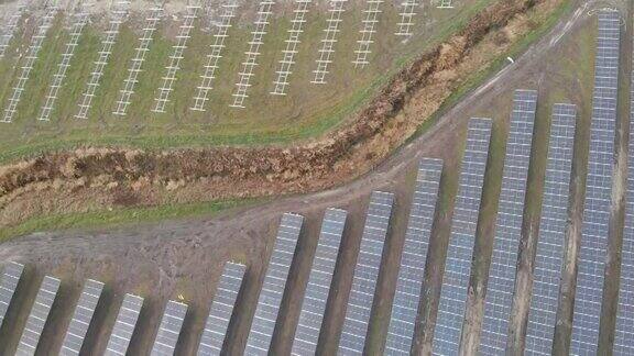 太阳能农场成排的太阳能电池板空间的有效利用空中