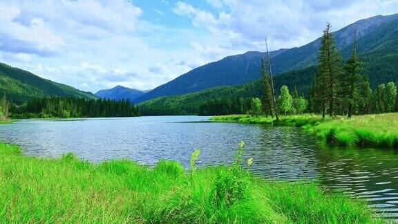 中国新疆的青山绿水自然景观