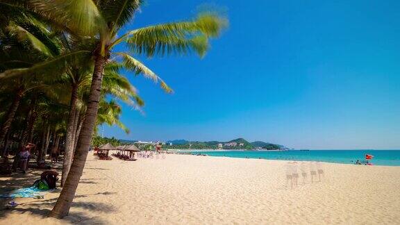 阳光明媚的一天三亚著名的大东海海滩全景4k时间推移海南岛中国