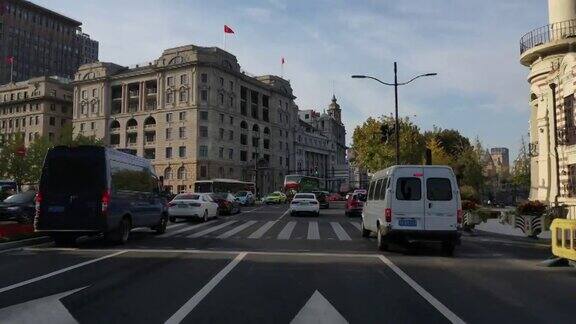 实时汽车行驶在外滩上海中国