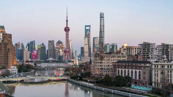 日落时分的上海