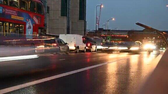 伦敦沃克斯豪尔区傍晚交通的时间流逝